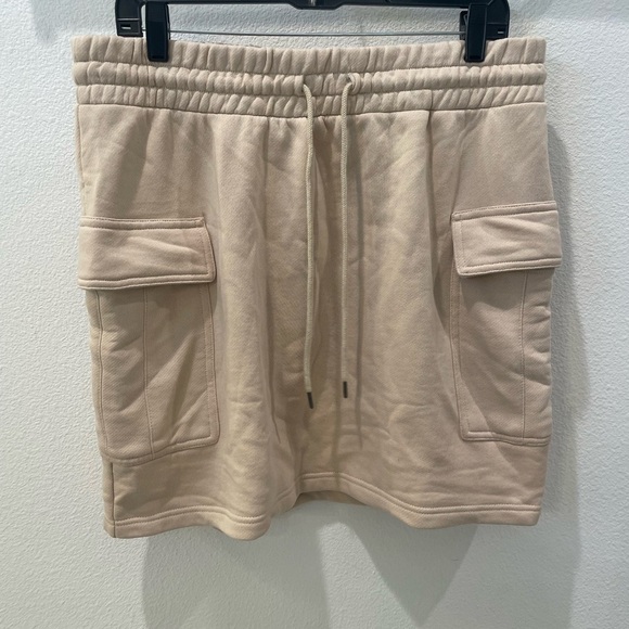 NWT Soft Girl Neutral Cargo Mini Skirt Lounge Fleece Utility Universal Thread L - Picture 6 of 10